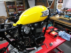 triumph-bonneville-thruxton-rahmen-schwinge-04