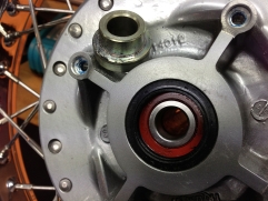 triumph-bonneville-felgen-schwarz-beschichtet-menze-kettenblatt-stahl-54