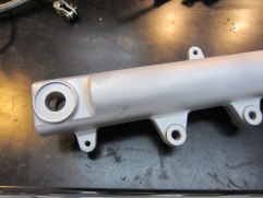 triumph-bonneville-polliert-gabel-se-gabelbruecke-schwarz-beschichtet-01