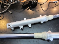 triumph-bonneville-polliert-gabel-se-gabelbruecke-schwarz-beschichtet-03
