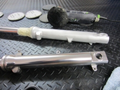 triumph-bonneville-polliert-gabel-se-gabelbruecke-schwarz-beschichtet-05