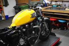 triumph-bonneville-bobber-15