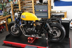 triumph-bonneville-bobber-18