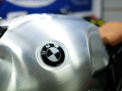BMW-ninet-emblem-logo-urban-gs-carbon