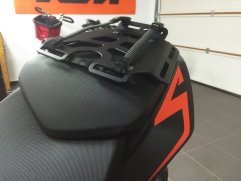KTM-SUPERDUKE-1290-hecktasche-Gepaeckbruecke-touratech-strapon-002