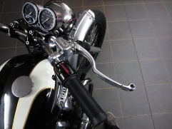 triumph-bonneville-bremspumpe-beringer-kupplungshebel-004
