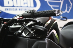 motogadget-m-blaze-lenkerendenblinker-buell-16