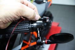 Motogadget m-Blaze Pin AnbauBlinker_003