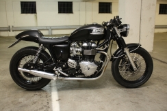 Triumph Thruxton caferacer 003.jpg