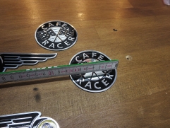 cafe-racer-tank-badges-embleme-triumph-011