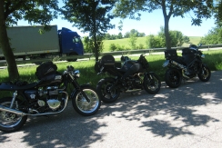 01-triumph-thruxton-buell-xb12sx-triumph-speed-triple-vogesen