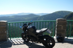 06-triumph-thruxton-buell-xb12sx-triumph-speed-triple-vogesen